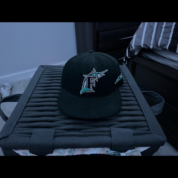 Bundle of fitted hats - Picture 11 of 12